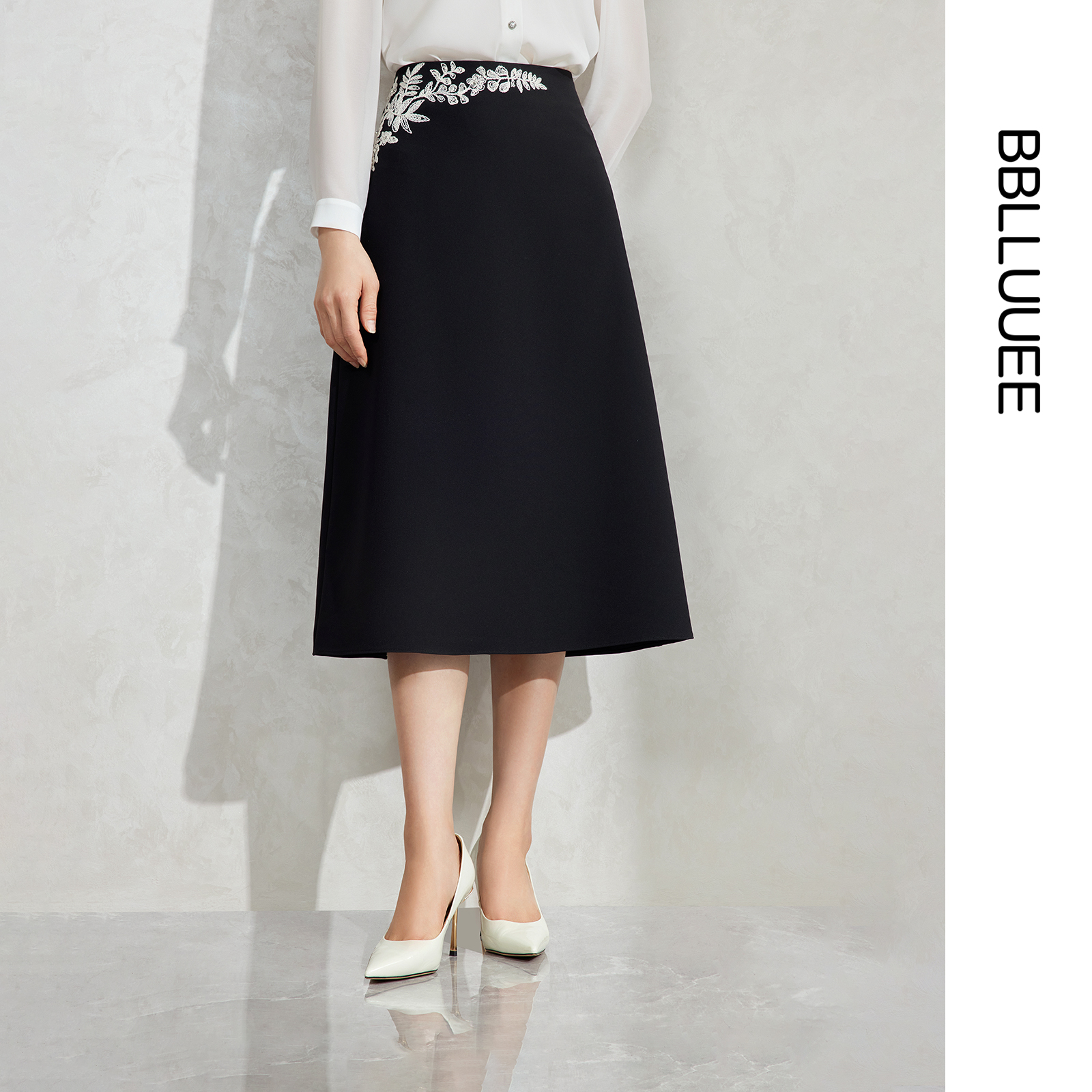 国风盘绳绣花 A字小黑裙 轻职场半身裙