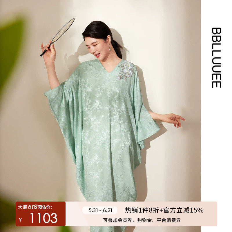 BBLLUUEE粉蓝衣橱2026春装新款东方落肩廓形炒色印度丝刺绣连衣裙