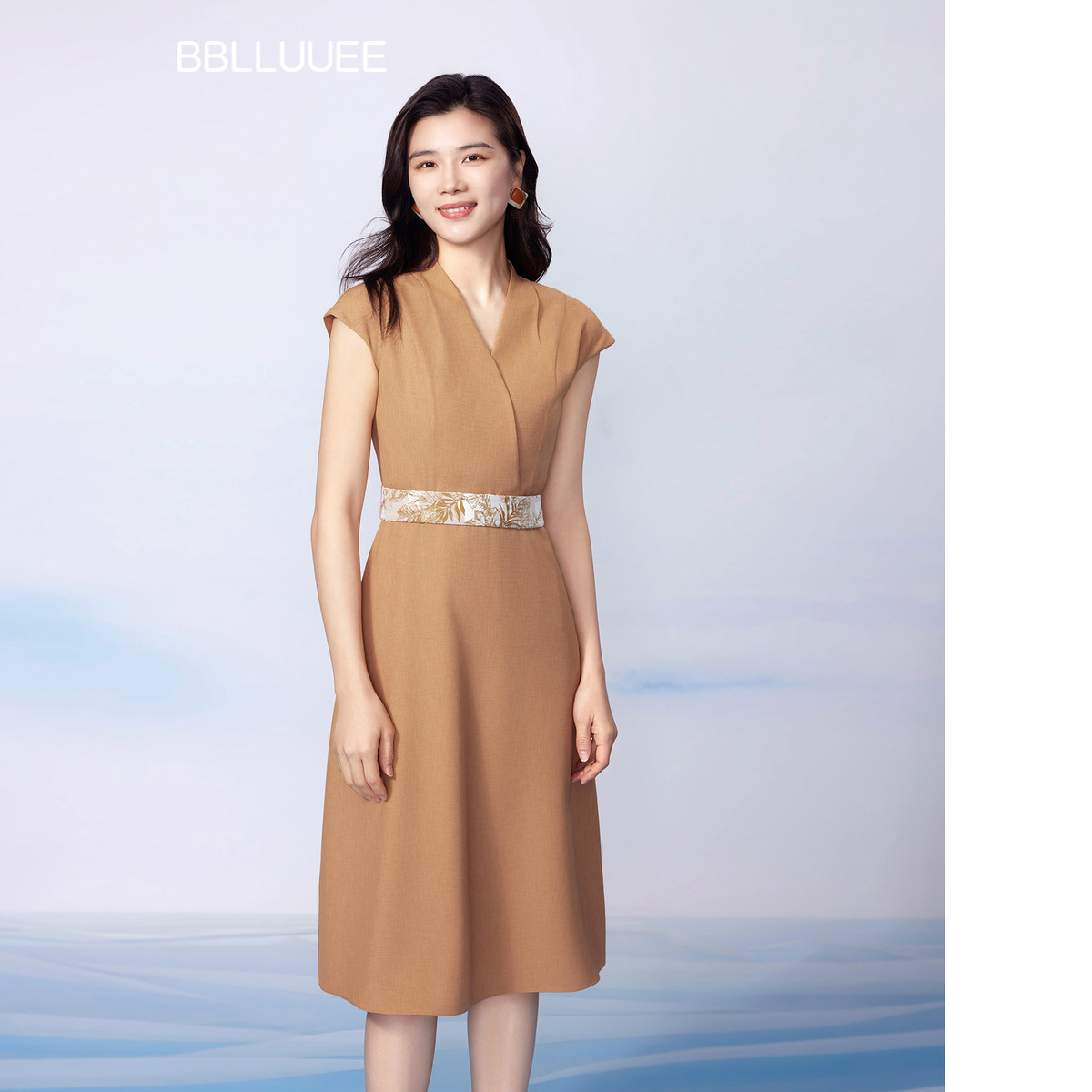 BBLLUUEE/粉蓝衣橱2026夏装新款气质通勤交叠v领盖袖印花连衣裙女