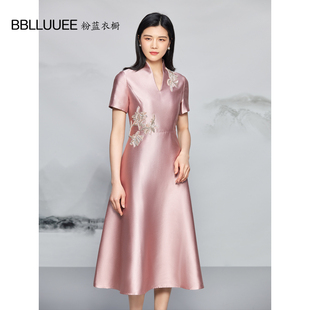 粉蓝衣橱东方韵味钉珠闪片轻奢礼服裙女2025夏装 精致V领A字裙 新款
