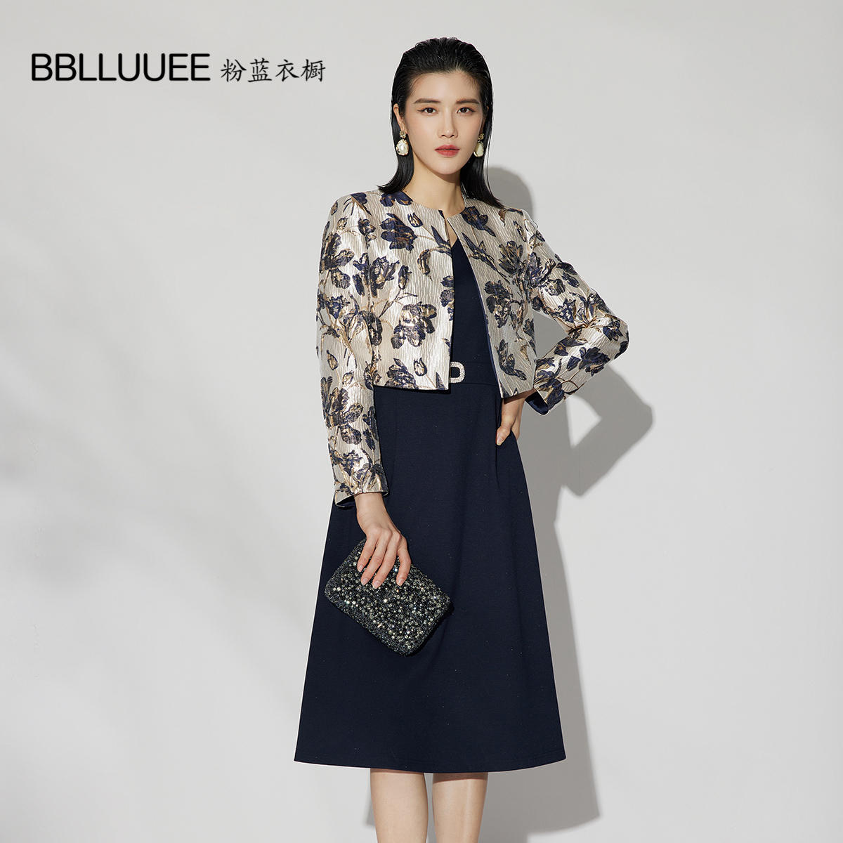 新款提花连衣裙两件外套粉蓝衣橱