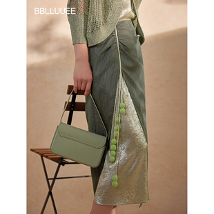 粉蓝衣橱2026春夏女装 设计感褶皱撞色趣味钩织直筒开衩半身裙 新款