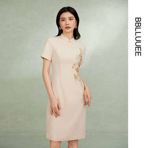 【国风刺绣旗袍裙】BBLLUUEE粉蓝衣橱2026夏装新款刺绣短袖连衣裙