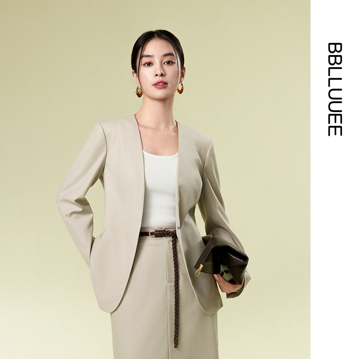 【无领轻职场西装】BBLLUUEE/粉蓝衣橱2026春新款V领简约短外套女