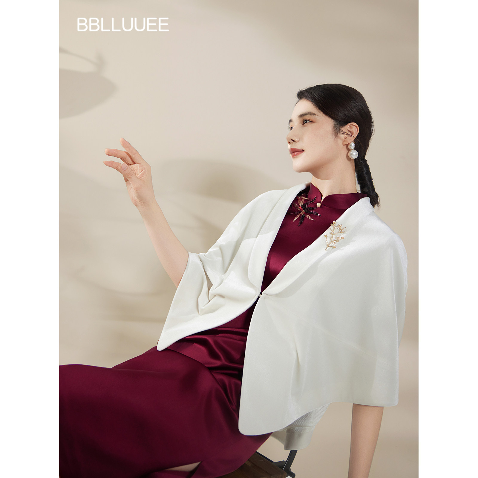 BBLLUUEE/粉蓝衣橱2026春装新款温润气质东方丝绒斗篷式短外套女