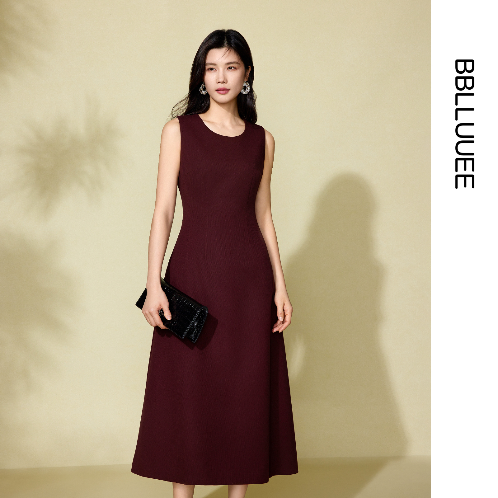 红韵启年舞春风 松弛感大摆 花瓶背心长裙