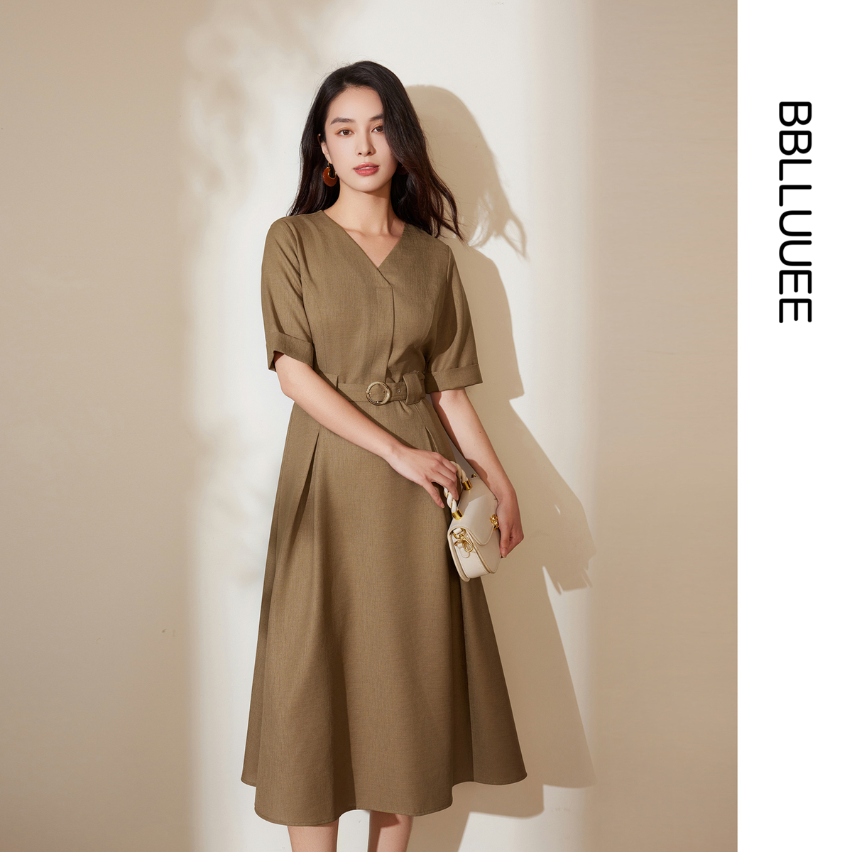 定裁V领 轻职场简约 大气连衣裙