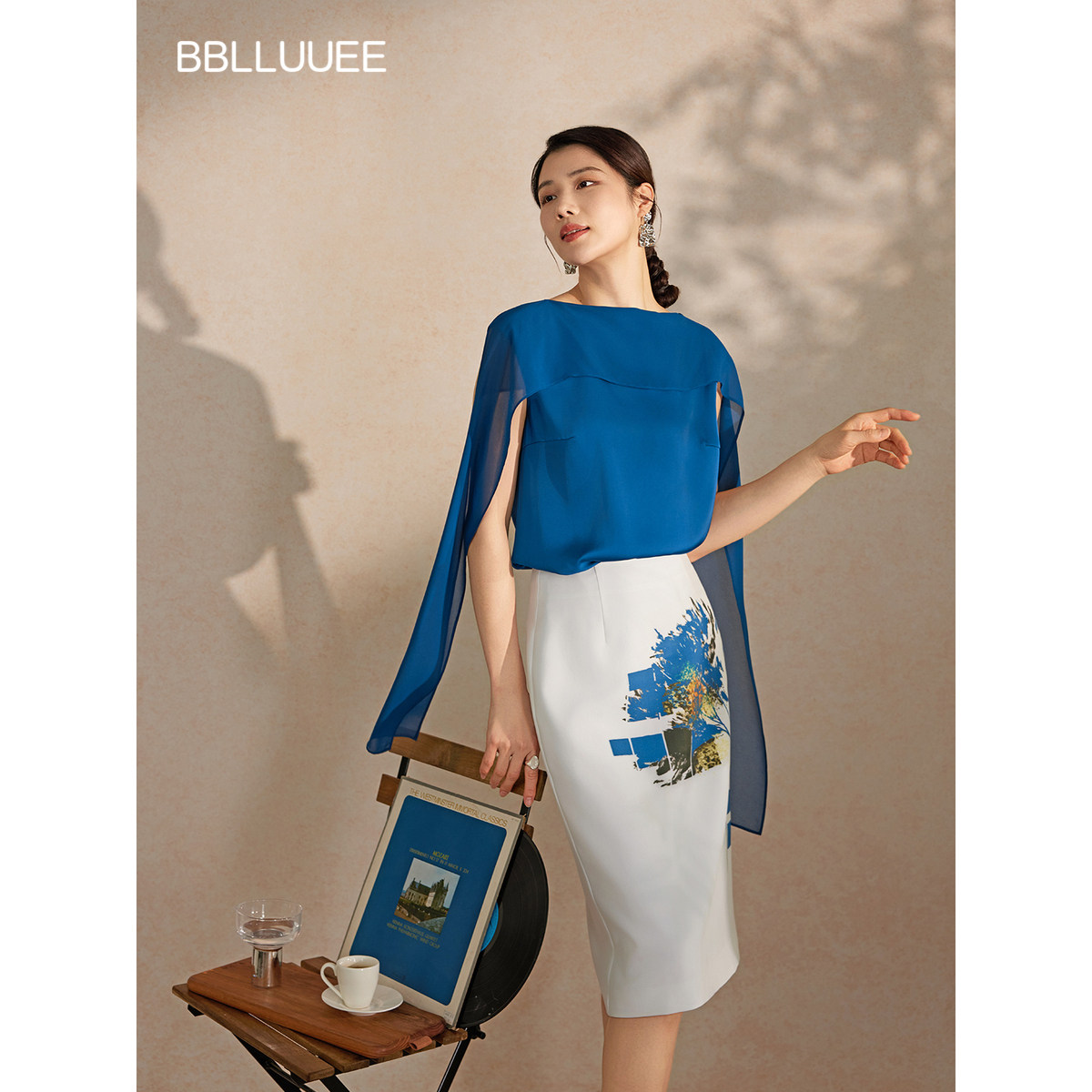 BBLLUUEE/粉蓝衣橱2026夏装新款拼接飘逸纱披肩式上衣女无袖小衫图片