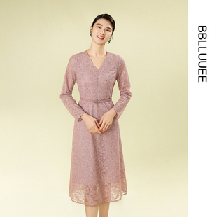 粉蓝衣橱2025秋新款 BBLLUUEE 优雅V领蕾丝连衣裙女 浪漫腰果花