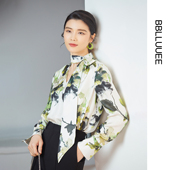 BBLLUUEE 抽象斜纹印花衬衫 粉蓝衣橱秋冬肌理V字飘带领上衣女