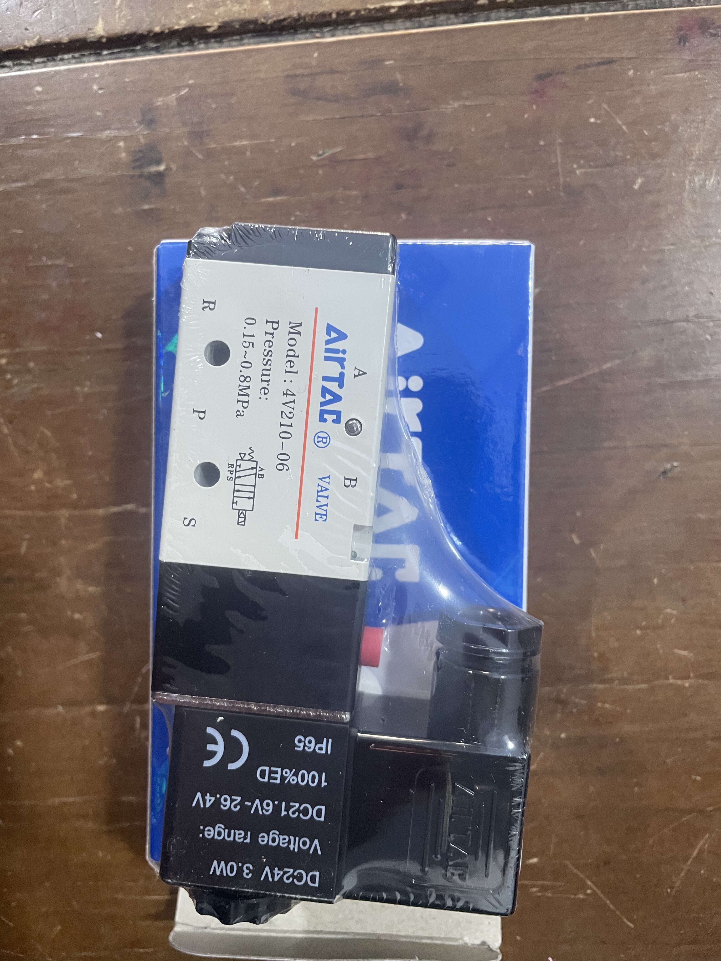 亚德客电磁阀4V210-06 DC24V