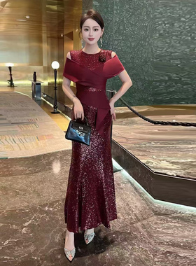 2025春夏设计感亮片露肩高级感轻奢优雅婚喜妈妈宴礼服连衣裙鱼尾