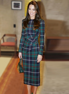 王妃同款2023欧洲站早春新款复古气质绿格纹腰收褶连衣裙优雅通勤