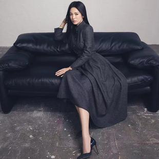 欧洲站2025春新款宋慧乔同款高端气质重工对褶收腰大摆连衣裙通勤