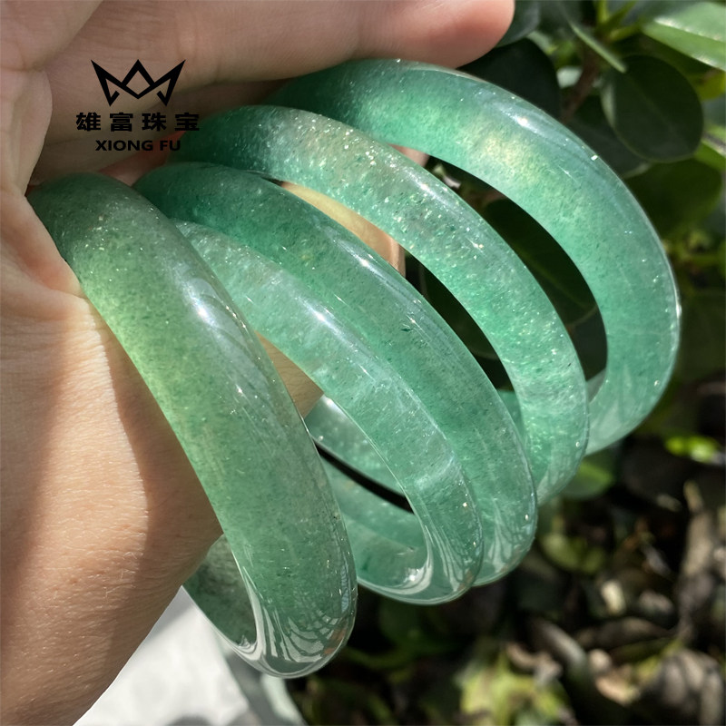 天然水晶绿草莓晶手镯招桃花圆条网红热销女款森女系实物实拍现货