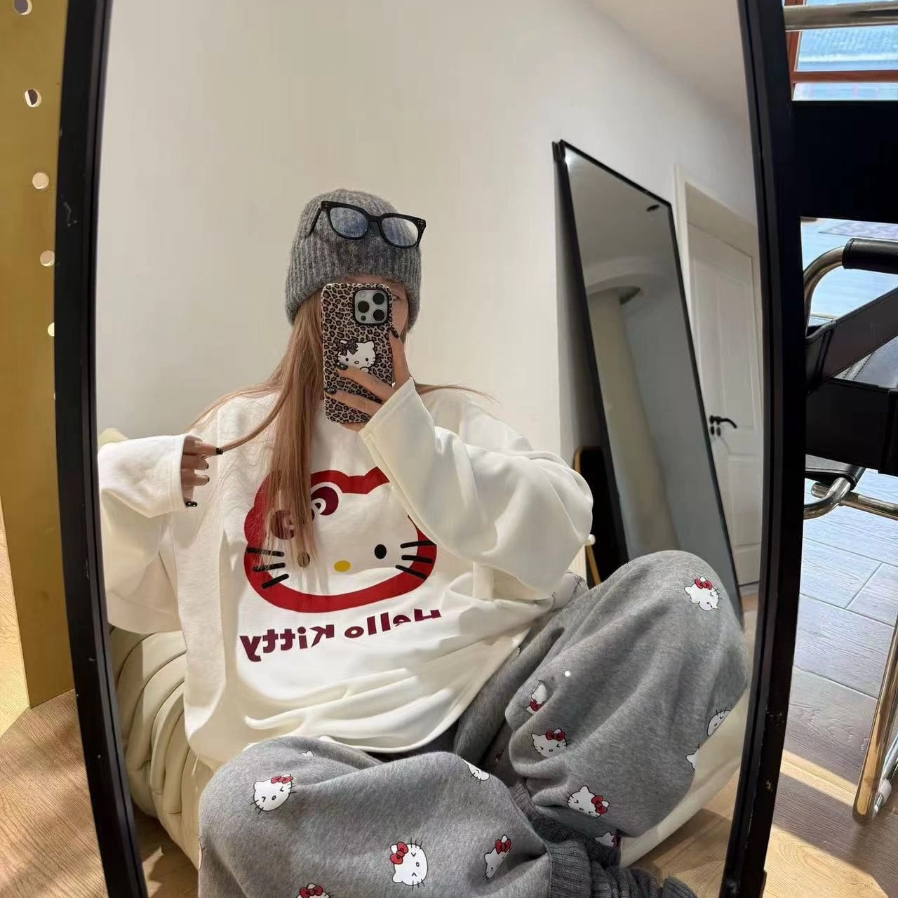 秋冬新款时尚卡通Kt猫印花圆领磨毛女宽松慵懒上衣长袖T恤7131