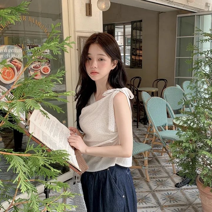 chic 韩系夏季法式温柔甜美不规则斜肩系带圆点皱褶无袖背心上衣