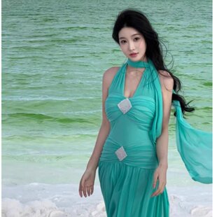 挂脖收腰显瘦v领海边度假连衣裙性感纯欲风长款 优质质量 掐腰裙