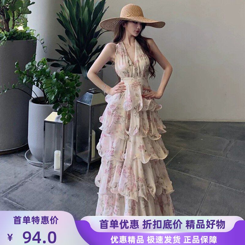 2026法式新款度假风碎花挂脖女