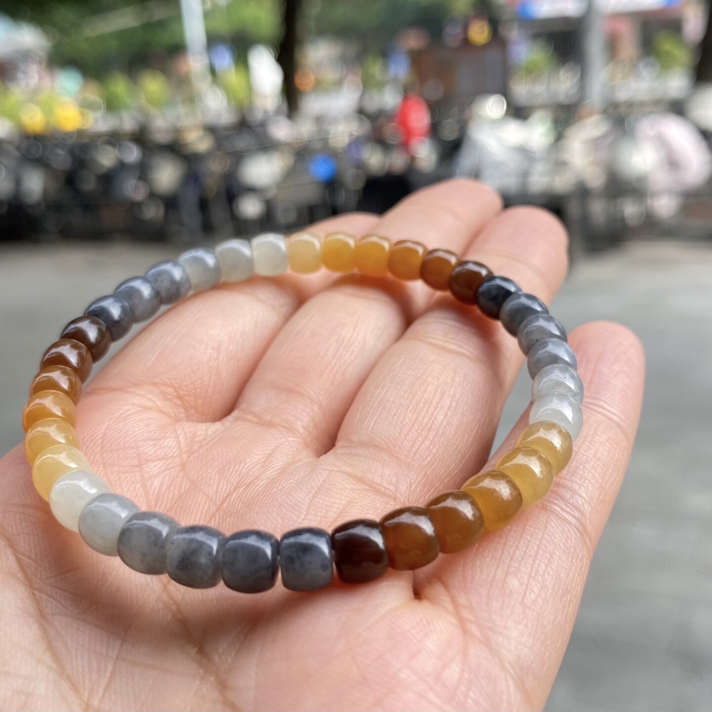 和田玉新疆且末糖玉青花直切珠手串5*6mm图片