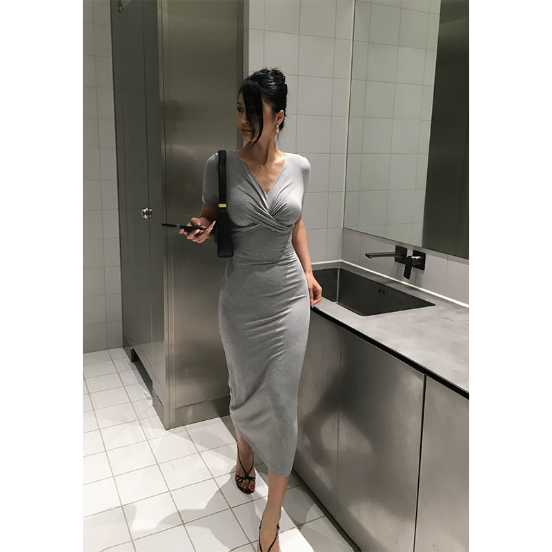 井也 性感辣妹V领抽褶短袖连衣裙女春季新款高腰修身气质包臀长裙