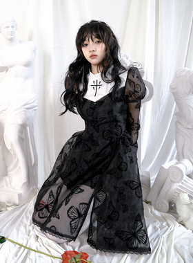 daytoday日常研究所蝴蝶蕾丝公主泡泡袖收腰十字架刺绣长袖连衣裙