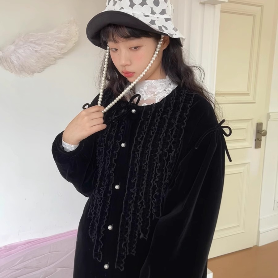 可爱木耳边精致丝绒外套