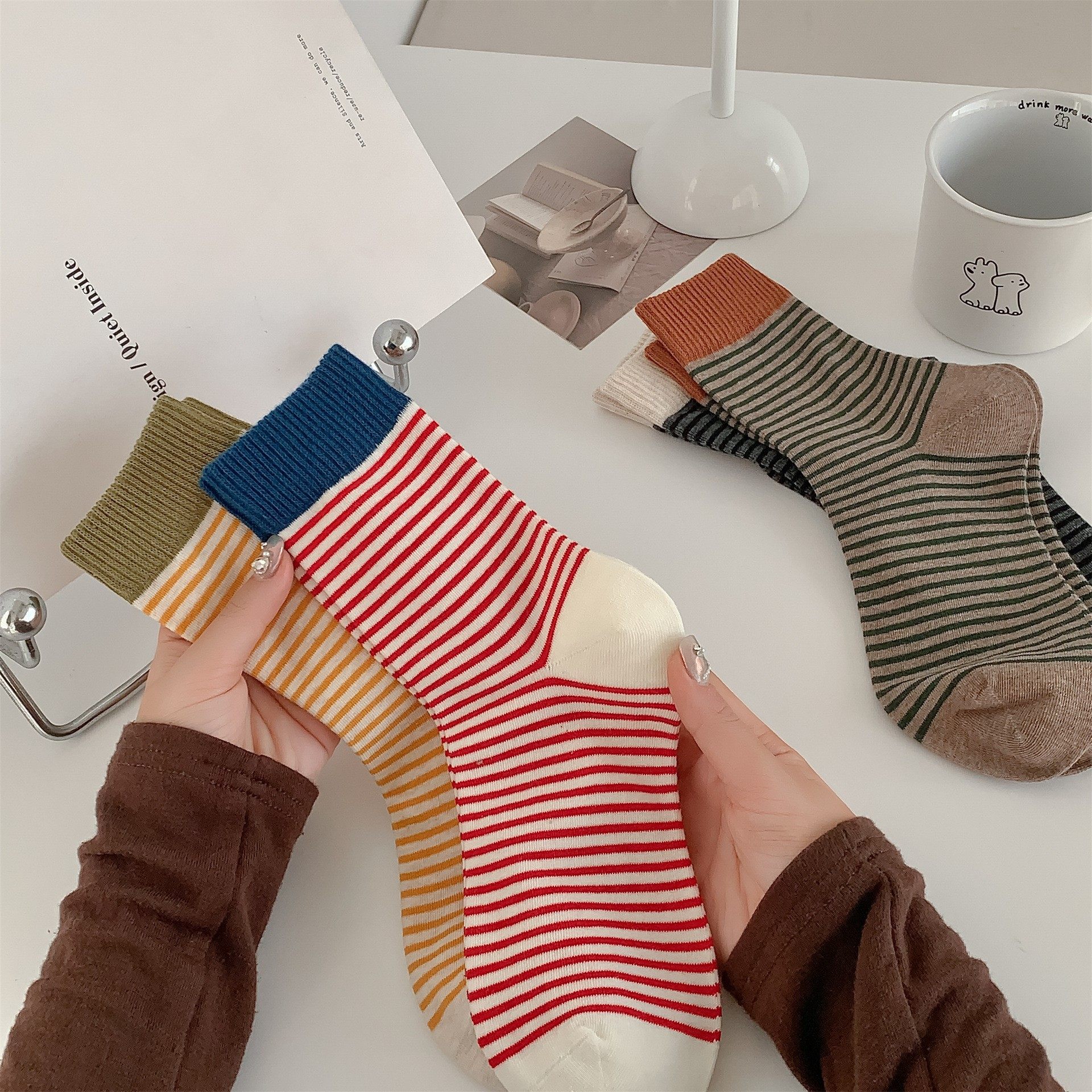 无骨无缝女士撞色条纹纯棉袜子百搭潮中筒棉袜透气吸汗防臭ins,女士内衣/男士内衣/家居服,中筒袜,淘宝优惠券,粉丝福利购,淘宝优惠卷