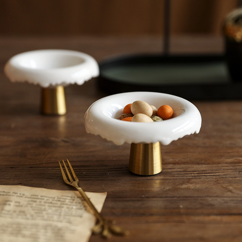 欧式陶瓷点心碟桌面茶点碟禅意金属糕点盘小号高足干果小食盘子
