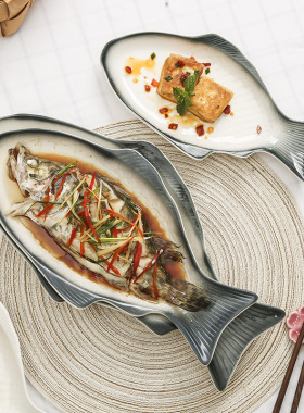 创意鱼形陶瓷盘家用装鱼盘子蒸鱼盘大号鱼盘餐厅菜盘北欧椭圆鱼盘