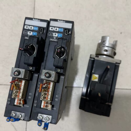 Nidec尼得科DA22422伺服驱动器400W拆机俩个驱动