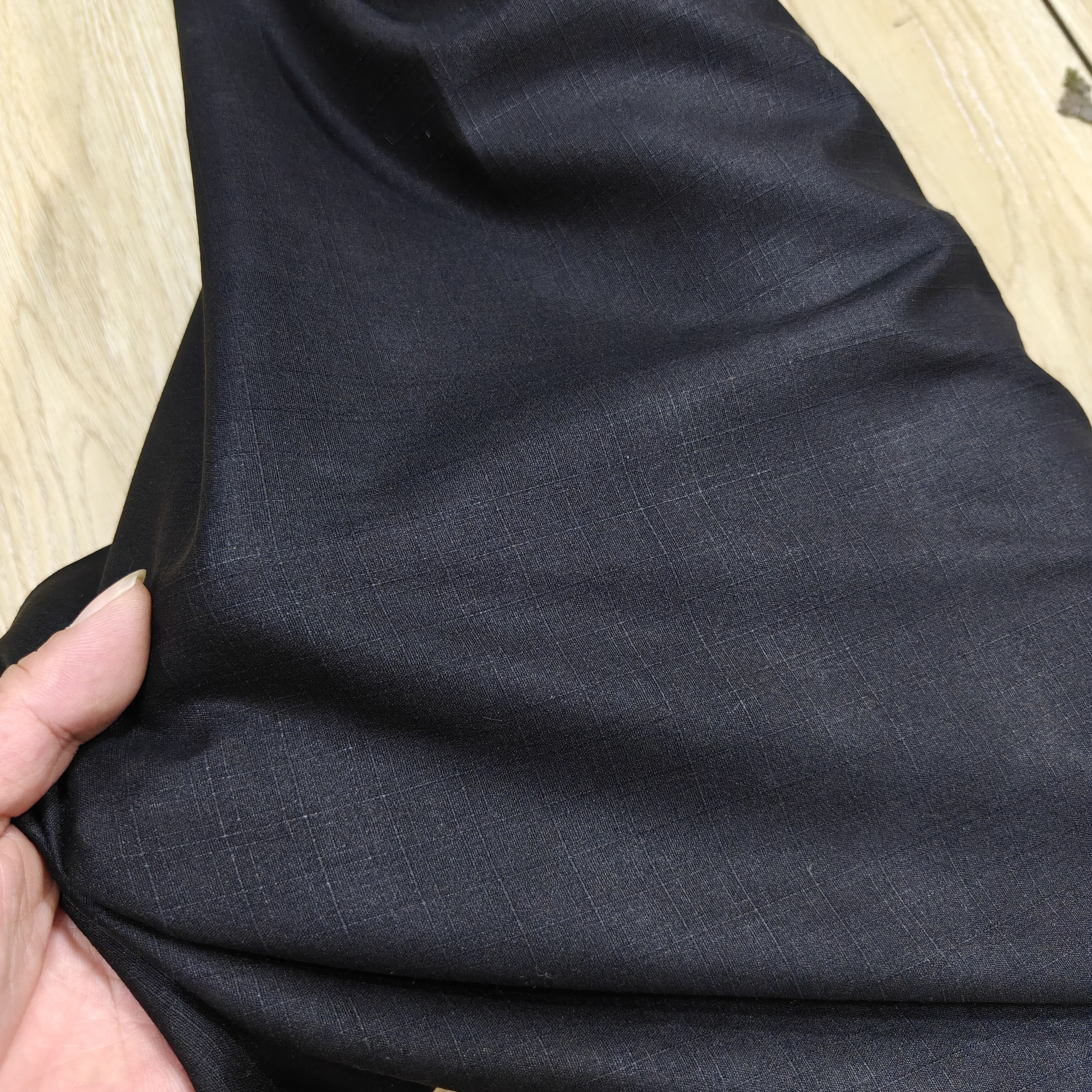 春秋黑色鲁山绸真丝暗纹时装面料 30姆米老料机织不透精品柞蚕丝