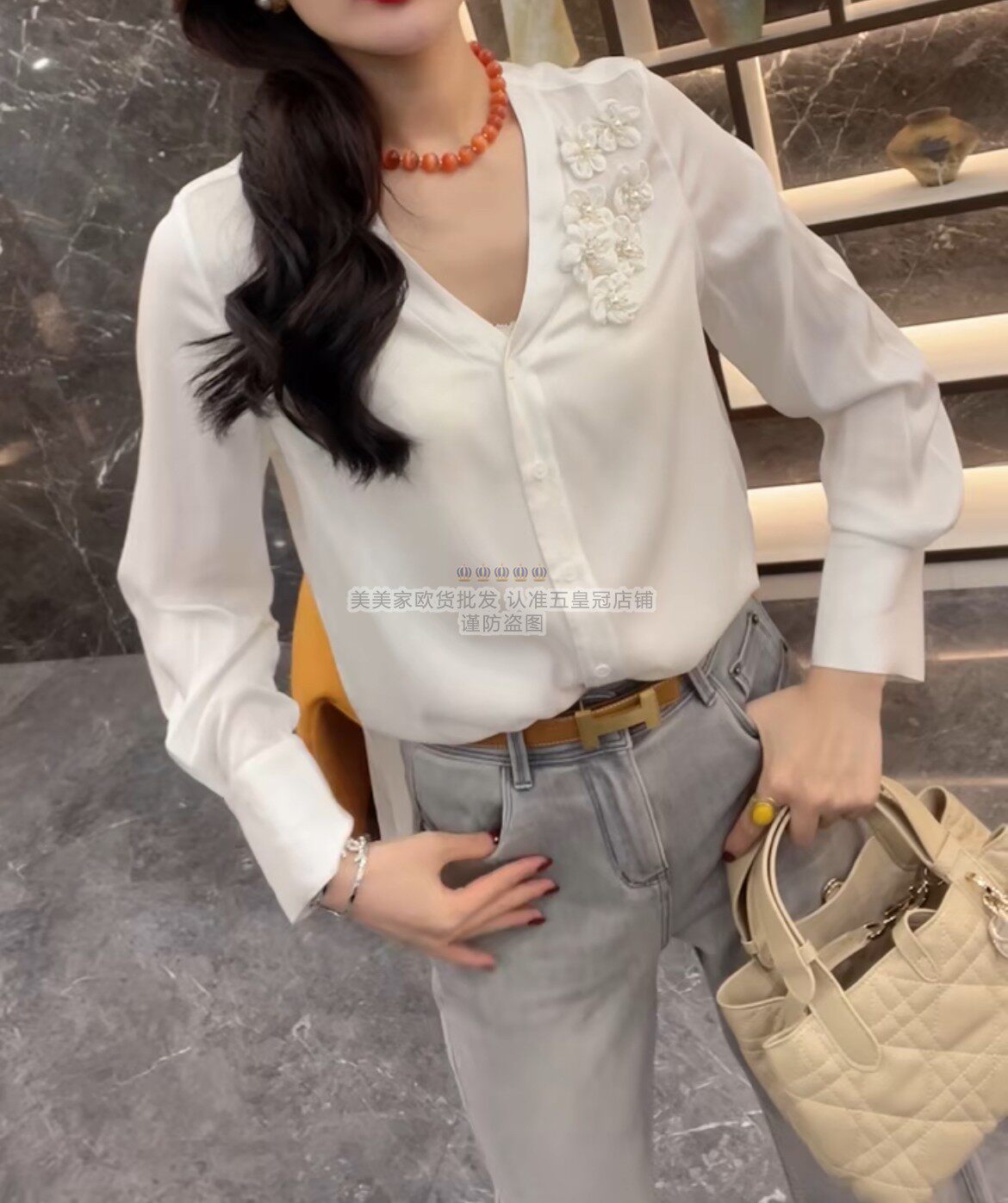 欧货2025秋装新款V领钉珠花朵长袖衬衫时尚通勤薄款女士衬衣上衣
