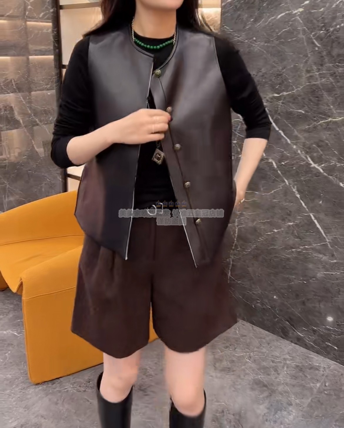 欧洲站2025秋装新款时尚圆领小粒扣无袖皮衣马夹外套宽松百搭上衣