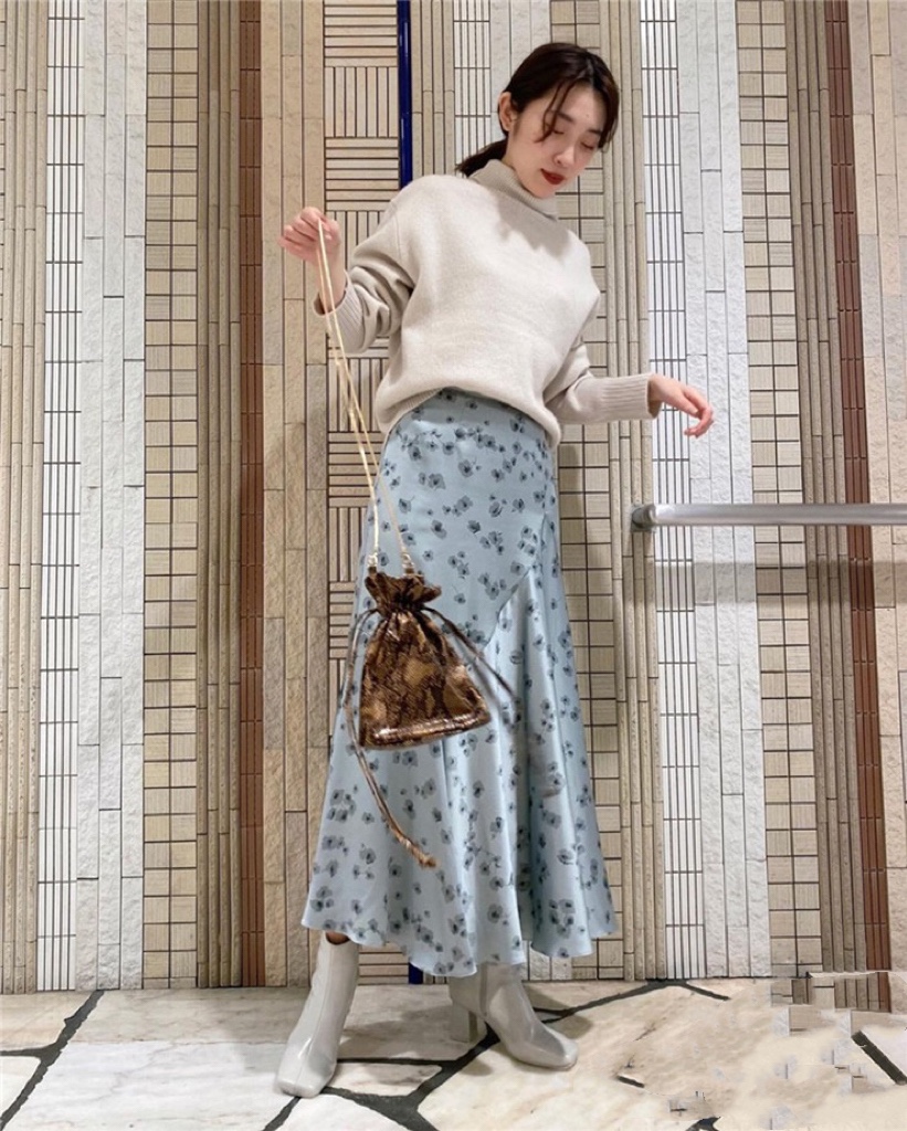 S家缎面印花皱褶不规则碎花鱼尾半身裙女