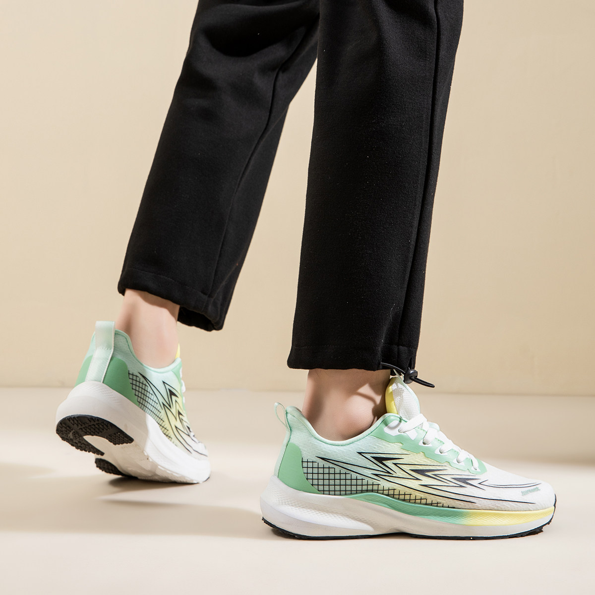 真维斯情侣运动鞋男女同款轻便透气跑步休闲鞋回弹减震防滑百搭