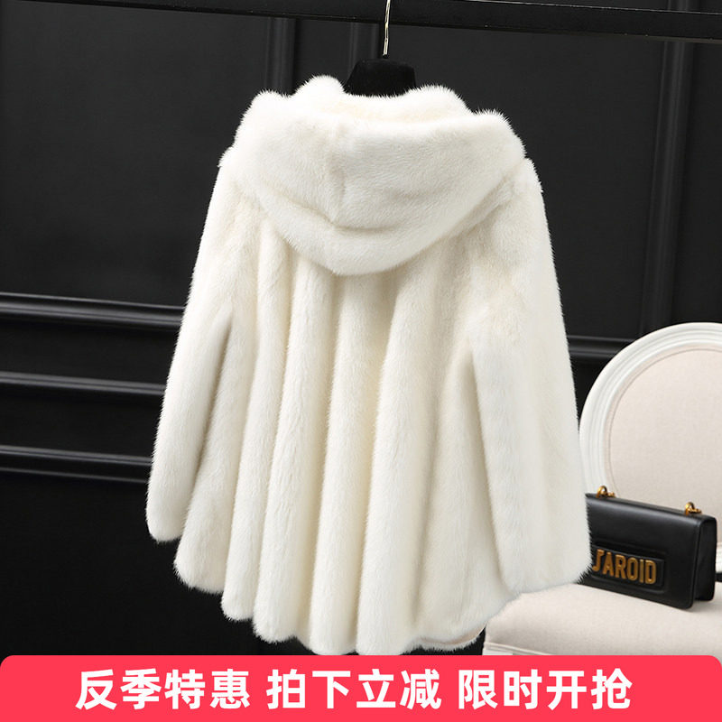 女整短款连帽貂皮大衣