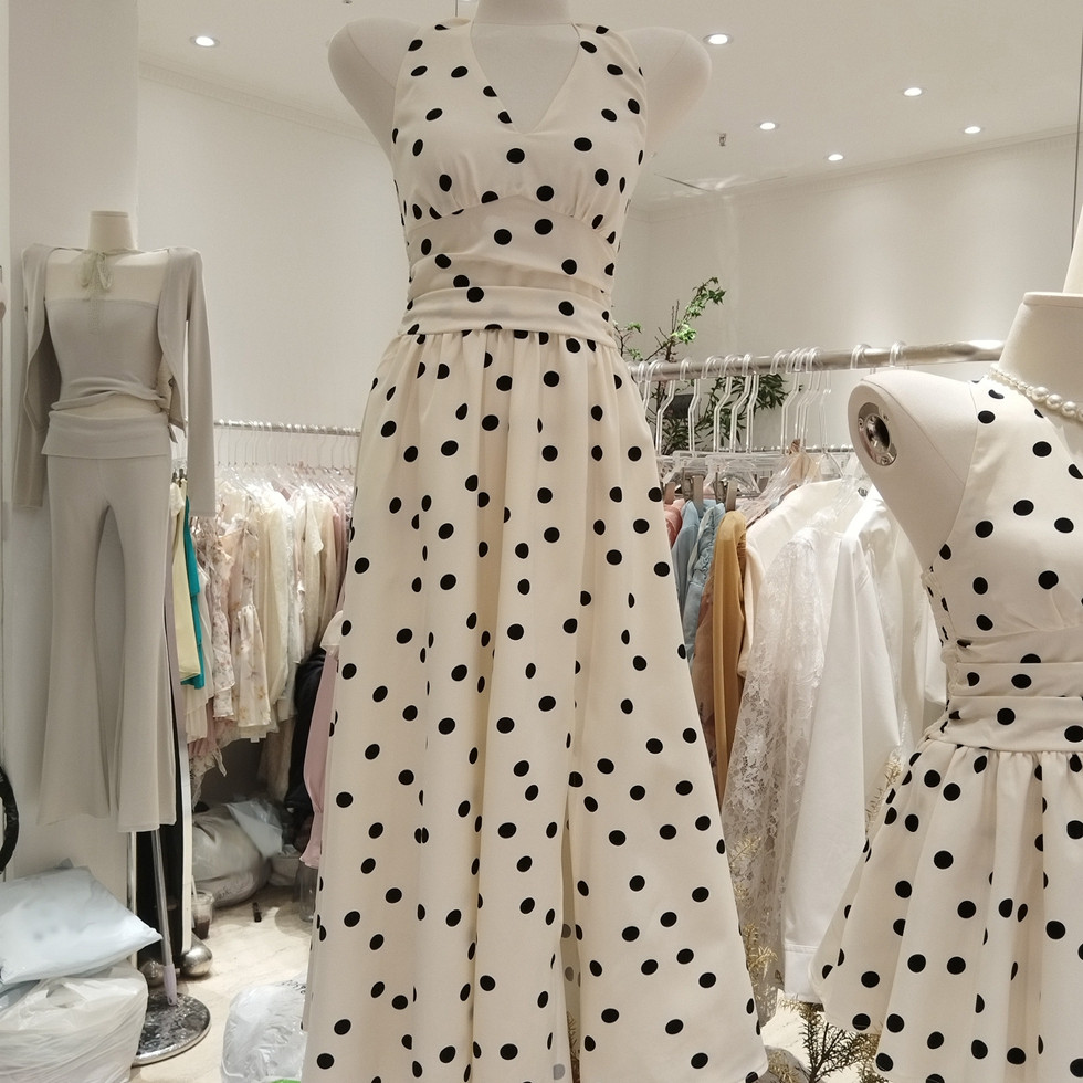 法式设计感波点挂脖连衣裙女高级感气质百搭蝴蝶结收腰吊带长裙