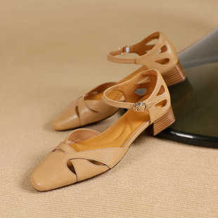 女平底低跟女鞋 复古真皮包头中跟一字带罗马凉鞋 新款 2024年春夏季