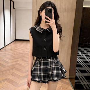 2026超火穿搭套装 独特漂亮背心马甲格子短裙两件套 搭配一整套法式