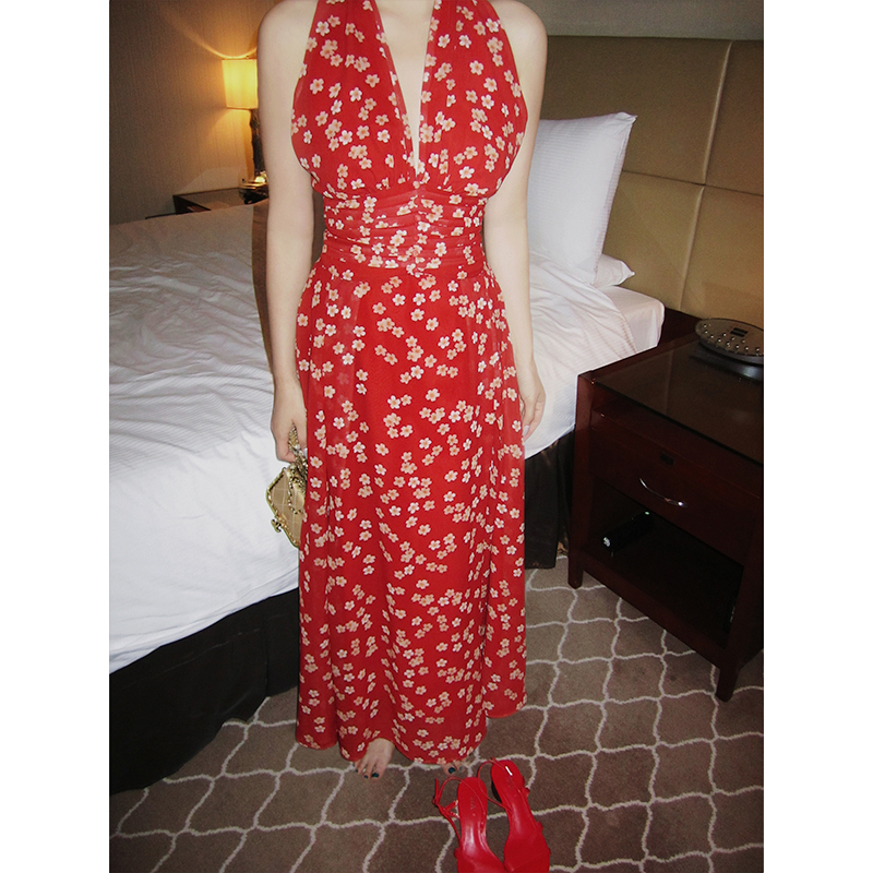 2025新款裙子女气质法式夏季长裙复古港风挂脖碎花连衣裙