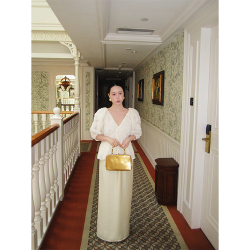 WEINISIAN朱小姐 小众定制花朵深V上衣