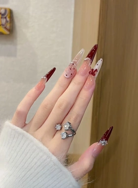 2026秋冬新款红色新年穿戴甲甲片成品指甲贴片细狗4.0显白