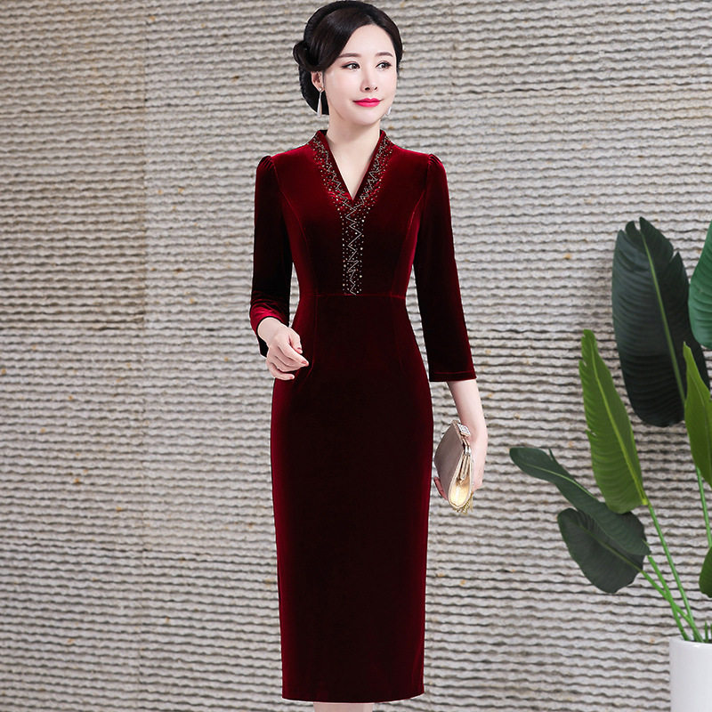 中式喜妈妈旗袍礼服女强人中年大码女装春V领丝绒连衣裙妈妈款