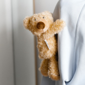 歪脸小熊胸针布偶配件外贸卡通可爱挂衣服别针公仔加摁扣钮扣欧州