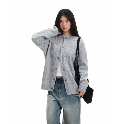 简约麻花肌理感毛衣针织衫