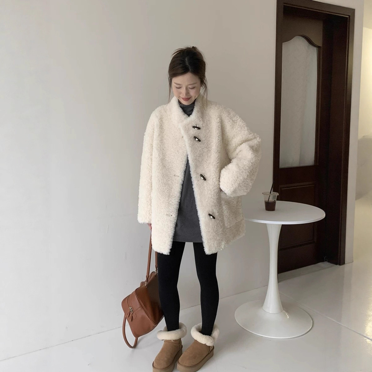 【暖绒物语】100绵羊羔毛牛角扣冬季新皮毛一体皮草外套女中长款