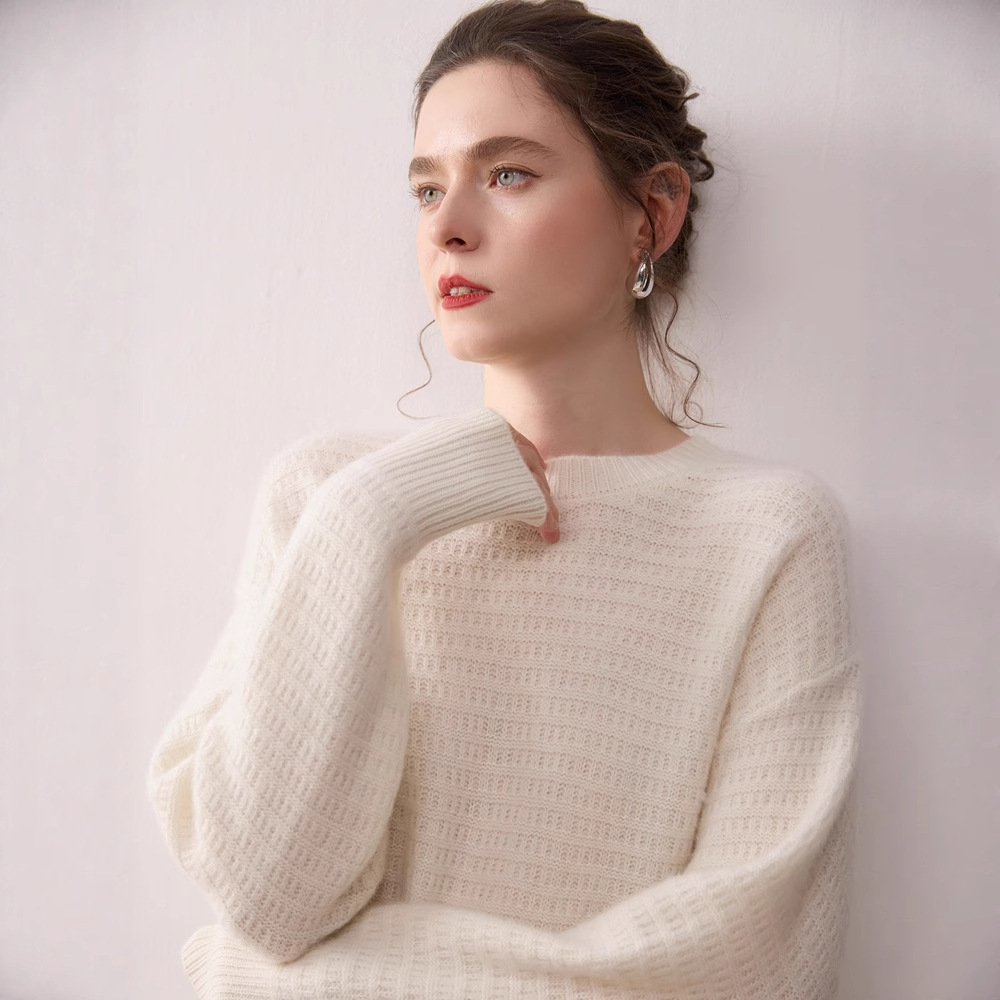 2025秋冬新款纯色山羊绒针织打底衫圆领套头简约百搭女毛衣内搭厚