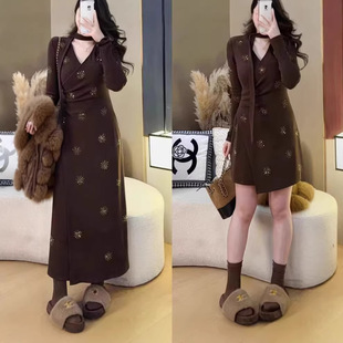 大码女装重工烫钻v领长袖连衣裙秋冬新款微胖mm收腰显瘦休闲A子群