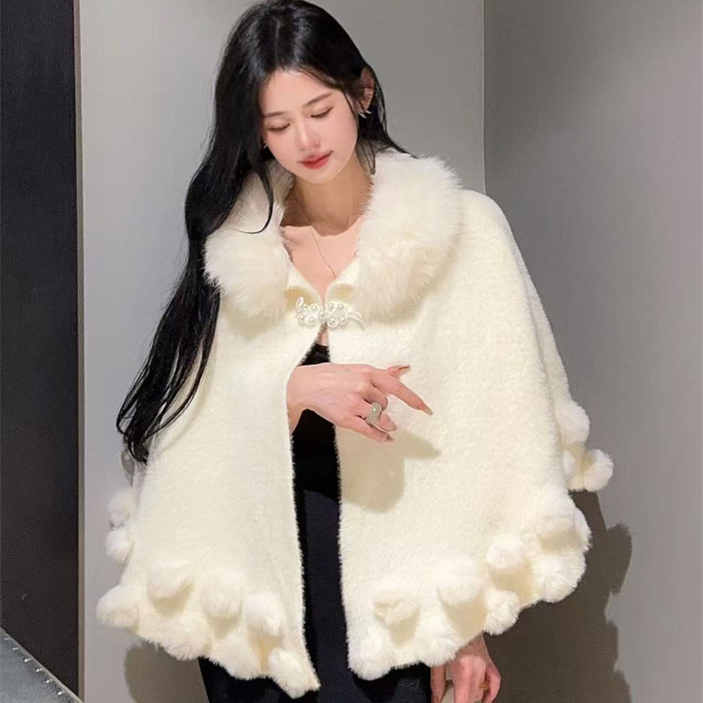 秋冬新款仿皮草披肩斗篷女仿狐狸毛领毛球装饰披风优雅斗篷